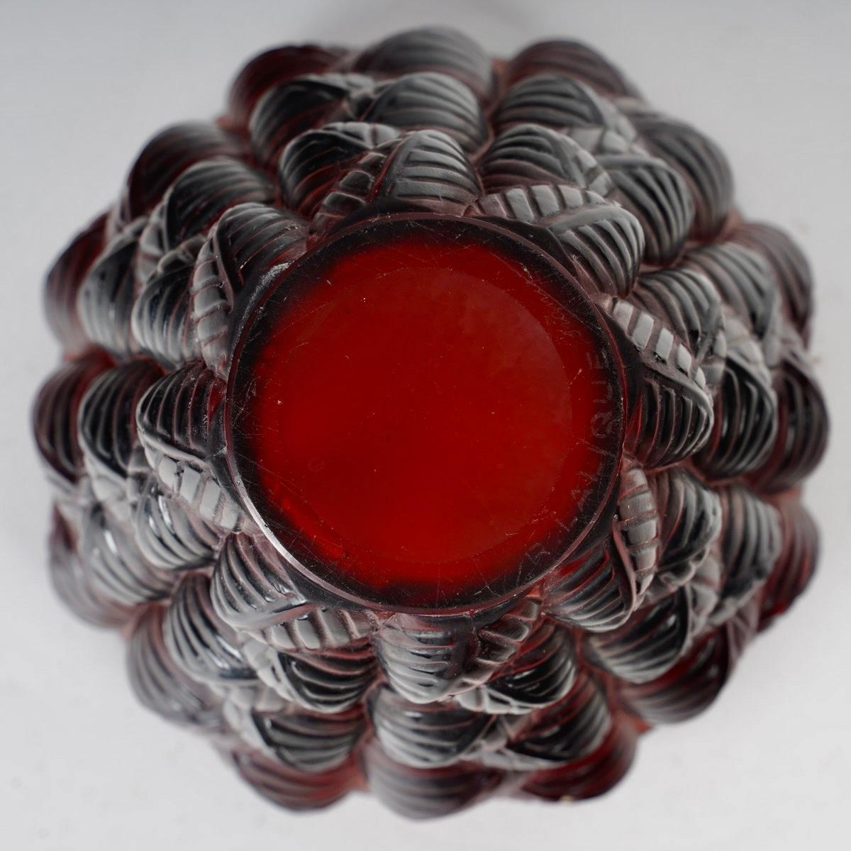 French 1927 René Lalique - Vase Moissac Red Amber Glass For Sale