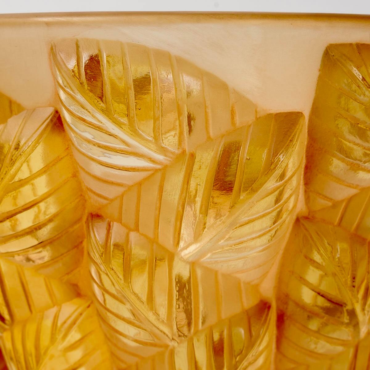 French 1927 René Lalique - Vase Moissac Yellow Amber Glass Sepia Patina For Sale