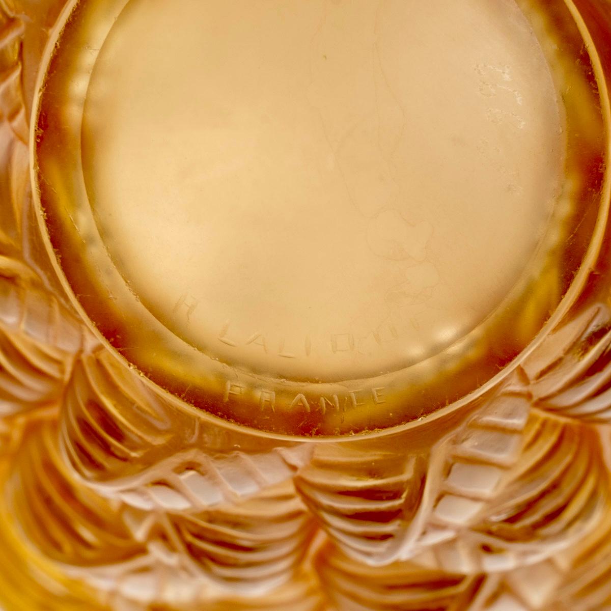 1927 René Lalique - Vase Moissac Yellow Amber Glass Sepia Patina In Good Condition For Sale In Boulogne Billancourt, FR