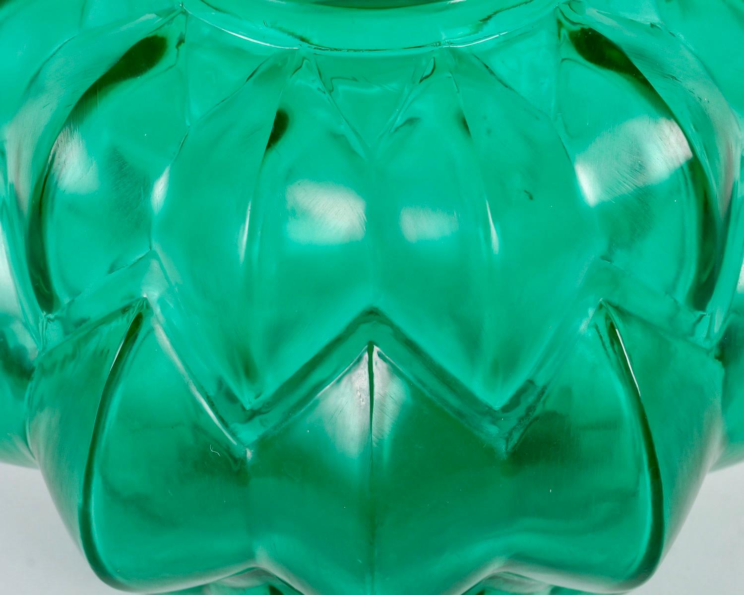 Art Deco 1927 René Lalique - Vase Nivernais Emerald Green Glass For Sale