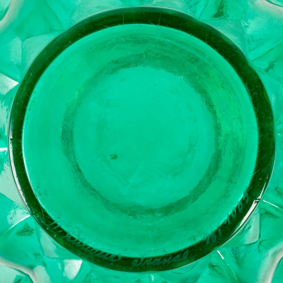 Molded 1927 René Lalique - Vase Nivernais Emerald Green Glass For Sale
