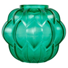 1927 René Lalique - Vase Nivernais Emerald Green Glass