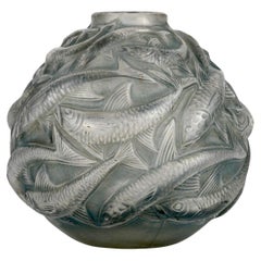 1927 René Lalique Vaso di vetro smerigliato Oleron con patina blu