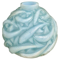 1927 René Lalique Vaso in vetro opalescente Oleron con patina blu