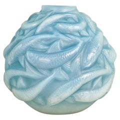 1927 René Lalique Vase Oleron Opaleszierendes Glas mit blauer Patina