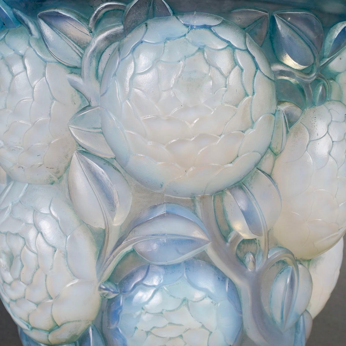 French 1927 Rene Lalique Vase Oran Opalescent Glass with Blue Patina For Sale
