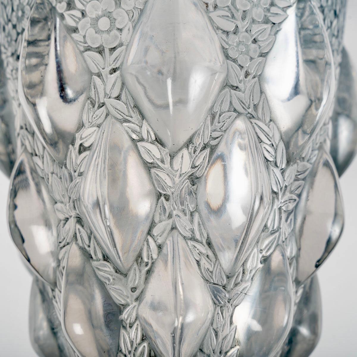 Art Deco 1927 René Lalique Vase Rampillon Frosted Glass with Blue-Grey Patina