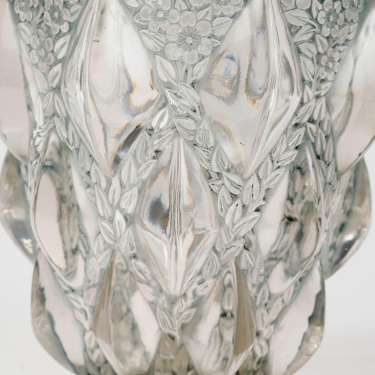 1927 René Lalique Vase Rampillon Frosted Glass with Blue-Grey Patina In Good Condition For Sale In Boulogne Billancourt, FR