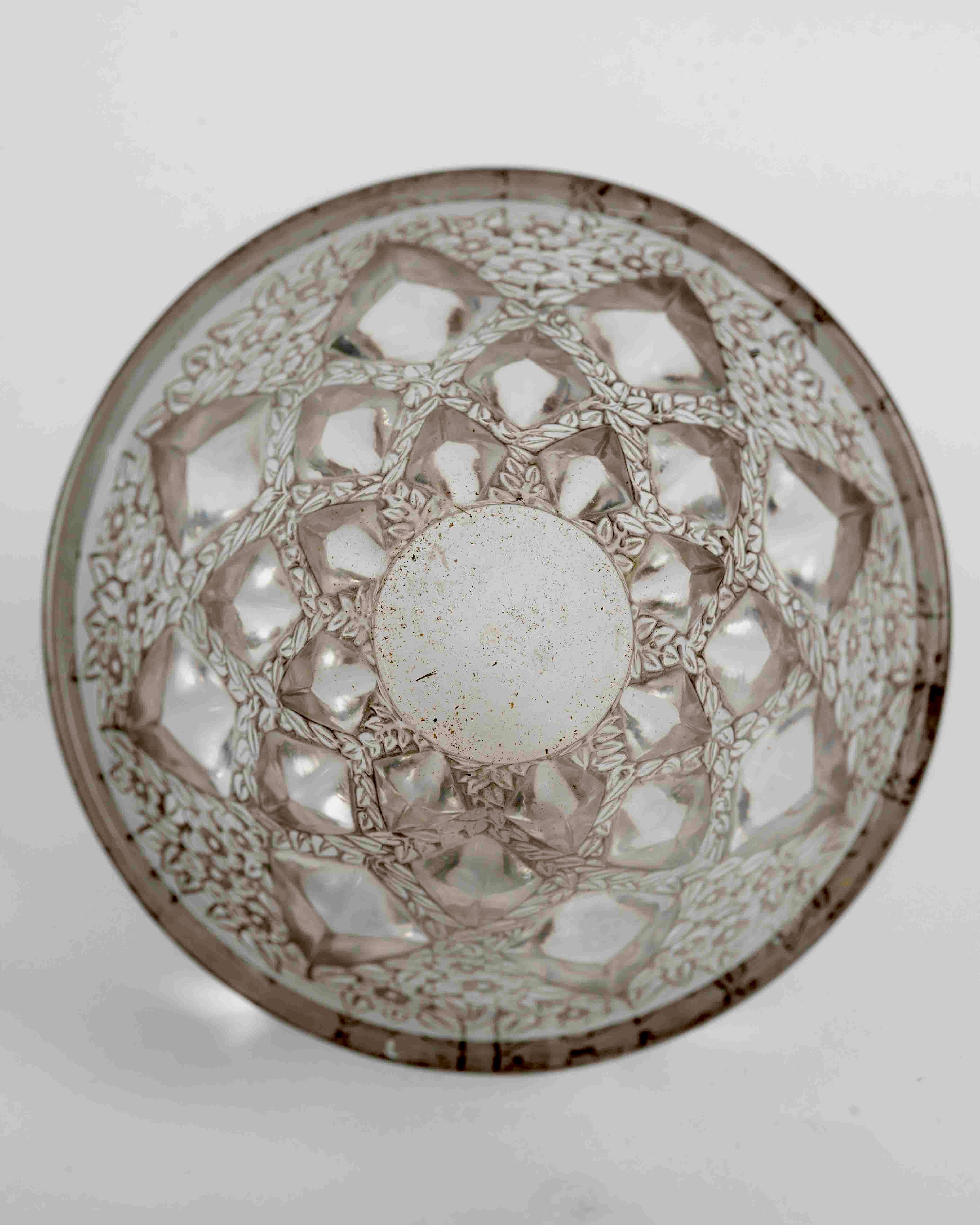 Francese 1927 René Lalique Vaso in vetro Rampillon con patina grigia in vendita