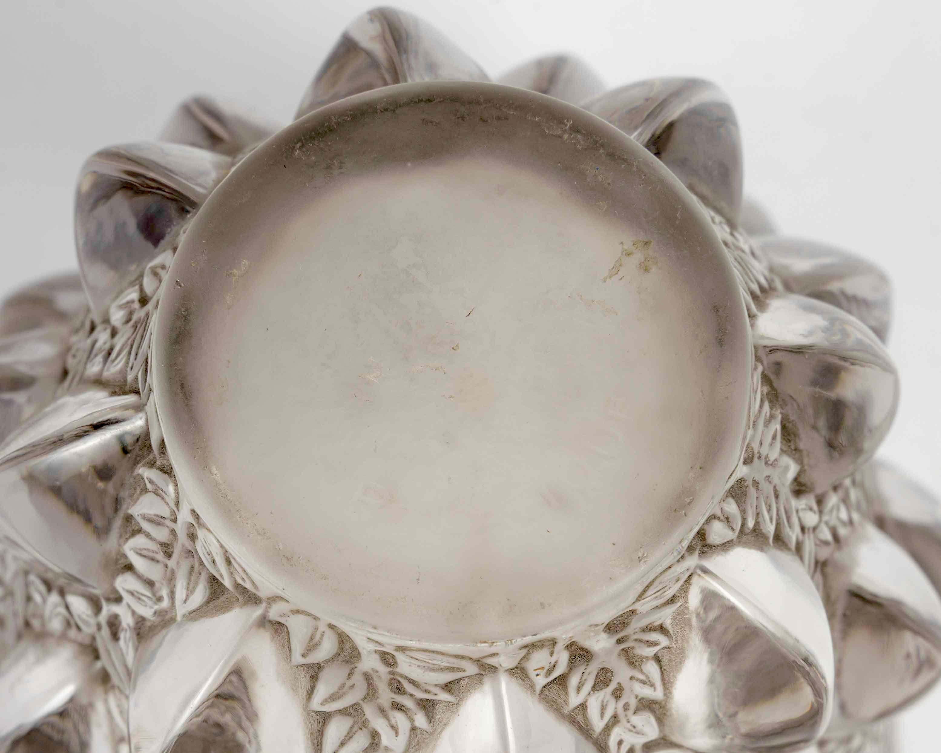 1927 René Lalique Vaso in vetro Rampillon con patina grigia In condizioni buone in vendita a Boulogne Billancourt, FR