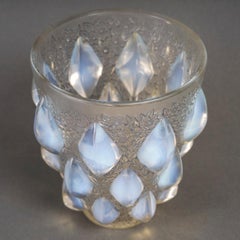 1927 Rene Lalique Vase Rampillon Verre opalescent Patine grise