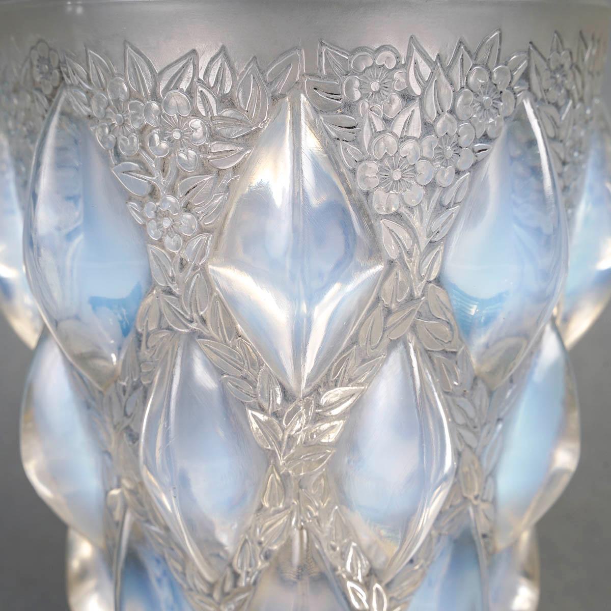 French 1927 Rene Lalique Vase Rampillon Opalescent Glass Grey Patina For Sale