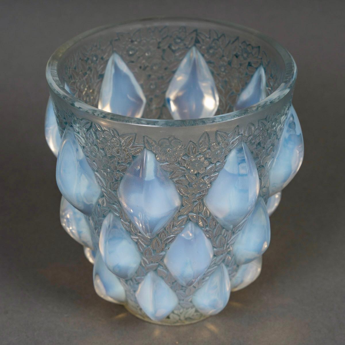 Art Deco 1927 René Lalique - Vase Rampillon Opalescent Glass With Blue Patina