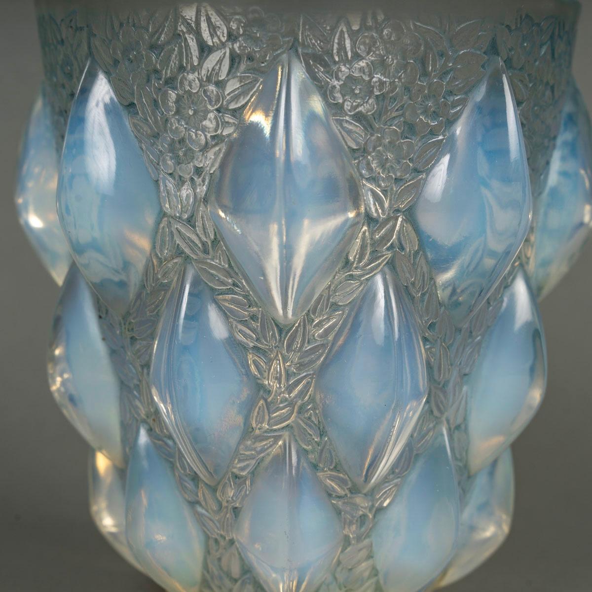 French 1927 René Lalique - Vase Rampillon Opalescent Glass With Blue Patina