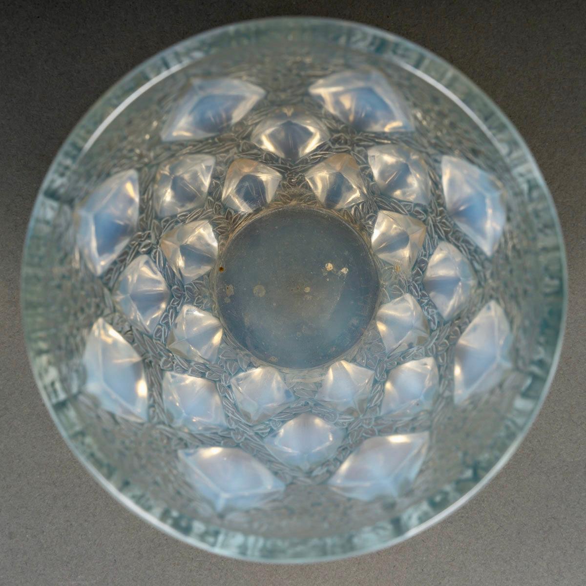 Molded 1927 René Lalique - Vase Rampillon Opalescent Glass With Blue Patina