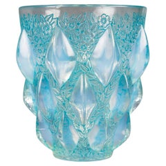 1927 René Lalique - Jarrón Rampillon Cristal opalescente con pátina azul