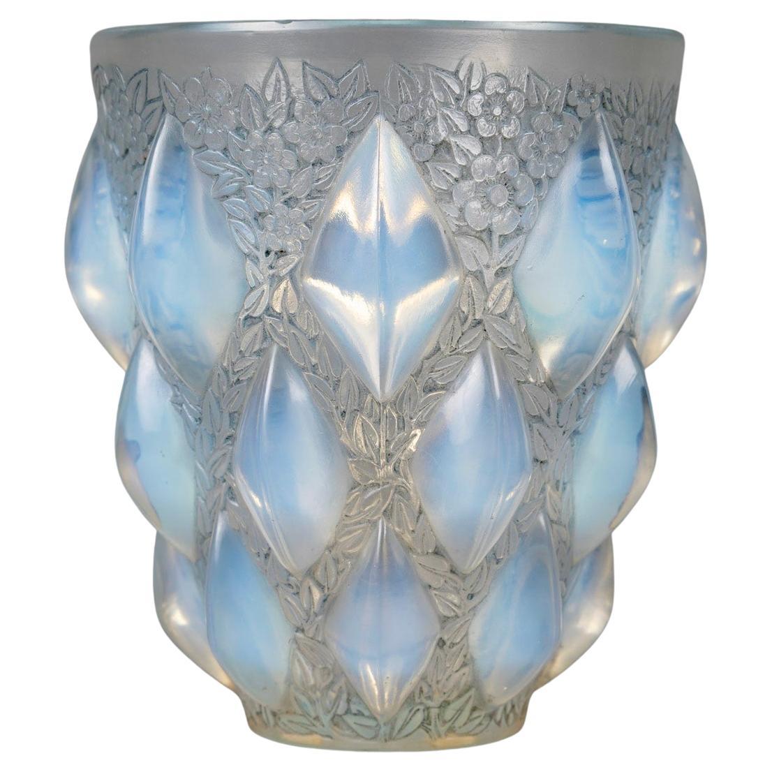 1927 René Lalique - Vase Rampillon Opalescent Glass With Blue Patina