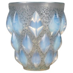 1927 René Lalique - Jarrón Rampillon Cristal opalescente con pátina azul