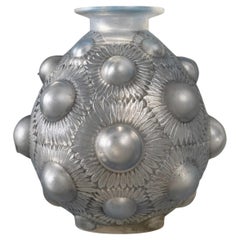 1927 René Lalique - Vase Tournesols Opalescent Glass Grey Patina
