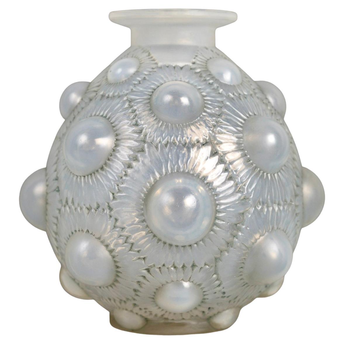 1927 René Lalique - Jarrón Tournesols Vidrio opalescente pátina gris en venta