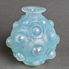 1927 René Lalique – Vase „Tournesols“ aus opalisierendem Glas mit blauer Patina
