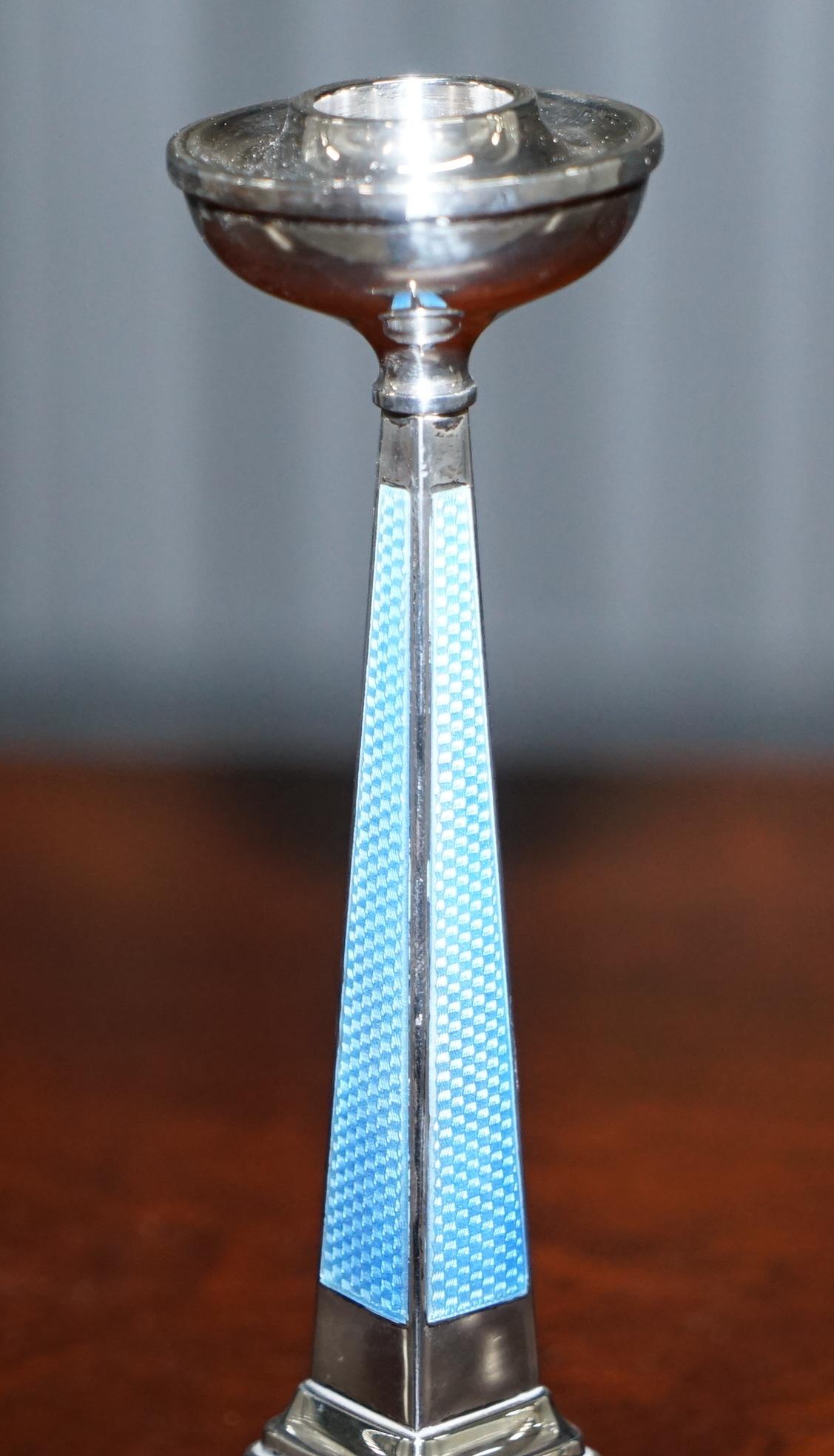 1927 Coppia di candelieri in argento e smalto guilloché di Charles Green & Co. in vendita 9