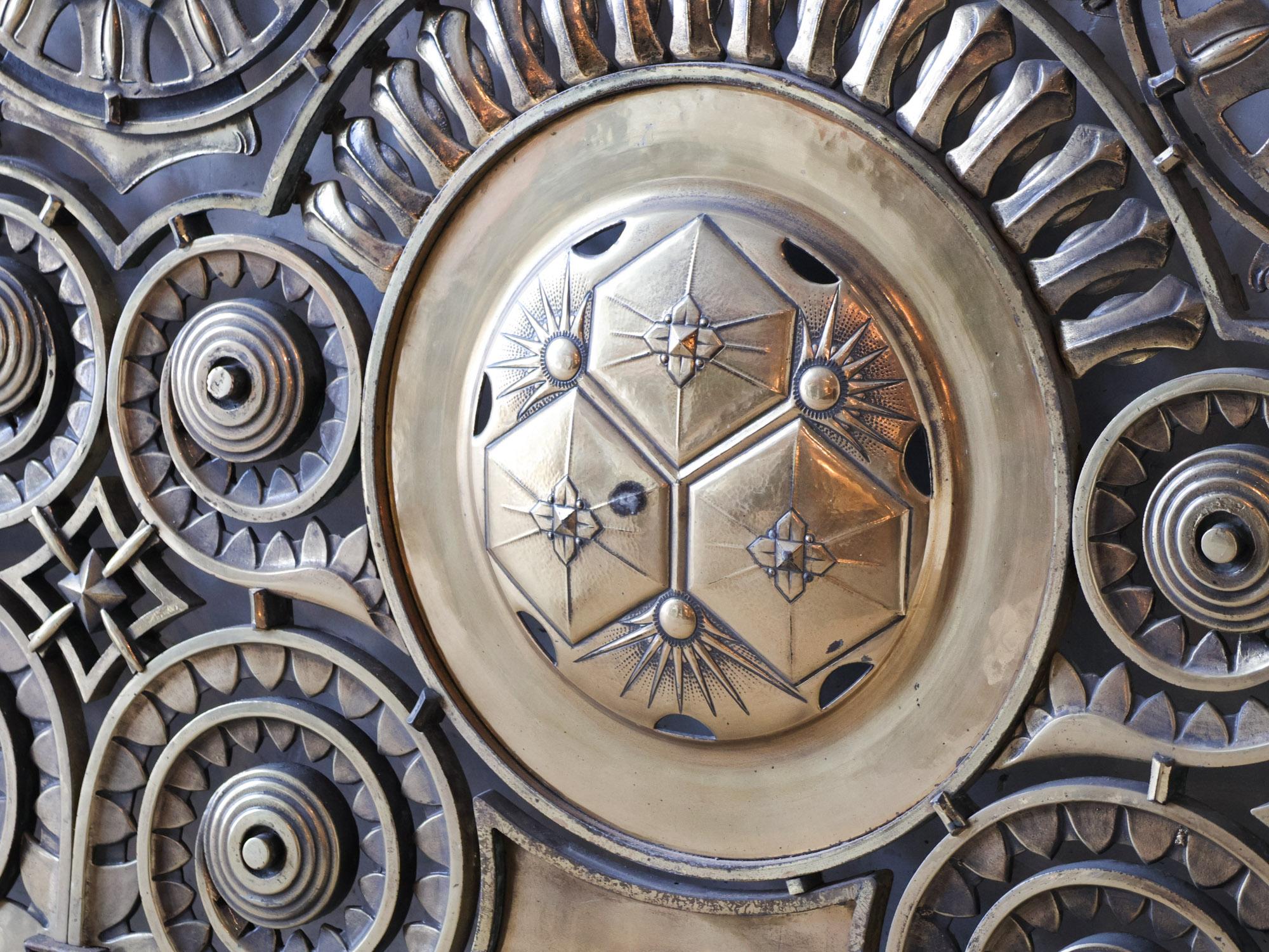 Art Deco Bar aus Kupfer und Bronze - Hotelrezeption - Thekenfront 

Ursprünglich wurde es als hochwertige Ladenfassade für den Juwelier D.A. Schmidt in der Kalverstraat 184, Amsterdam, im Jahr 1928. Diese große Kupferfassade wurde von dem