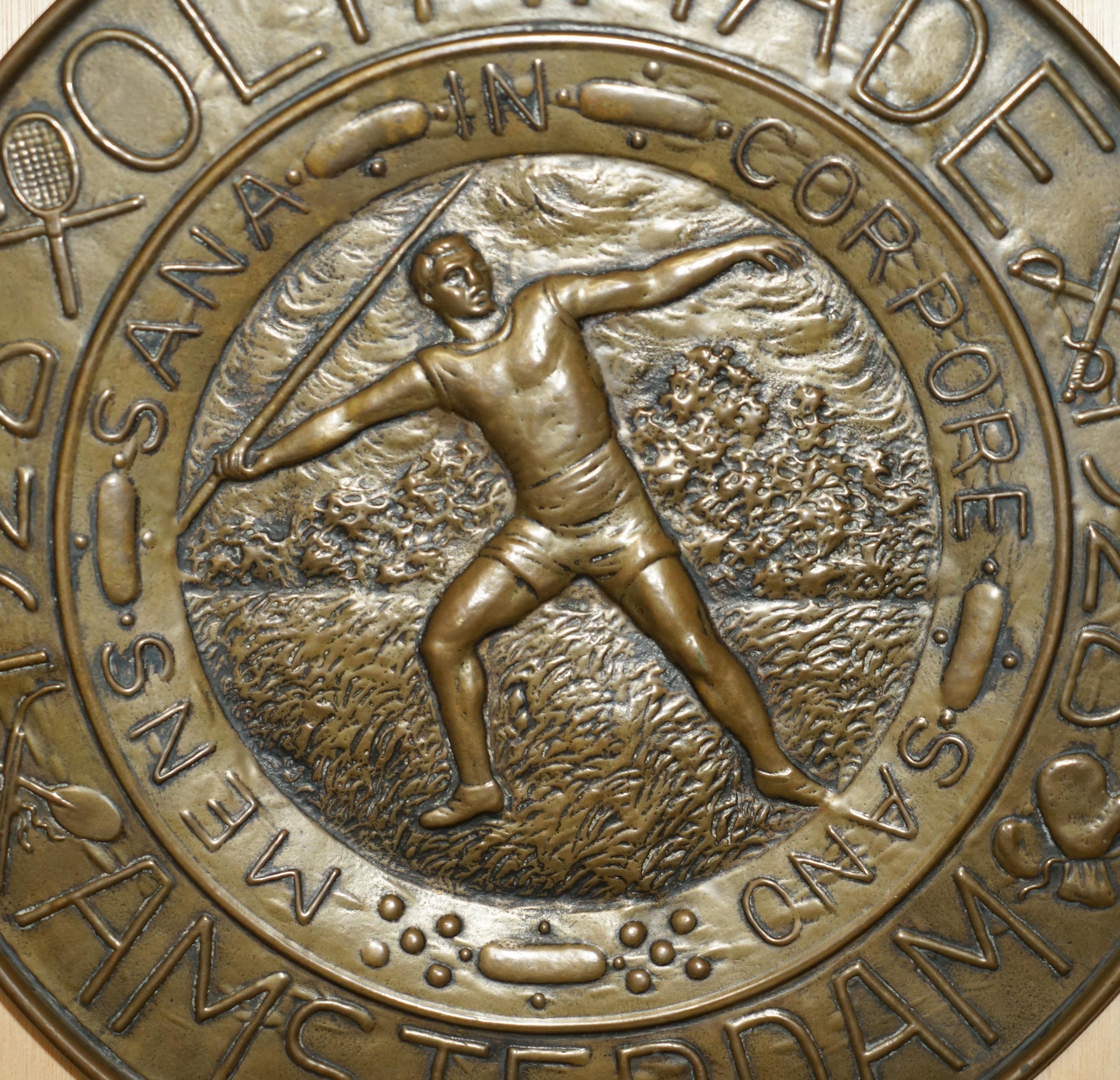 MÉMORABILIA AMSTERDAM OLYMPIC JAVALIN HANGING PLAQUe pour hommes de 1928 en vente 4
