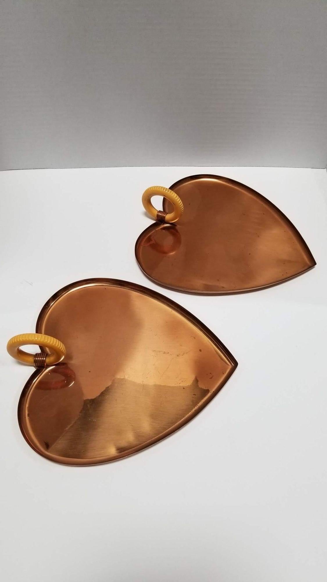 1928 Art Deco Rare Chase Brass Serving Heart Tray In Excellent Condition For Sale In Van Nuys, CA