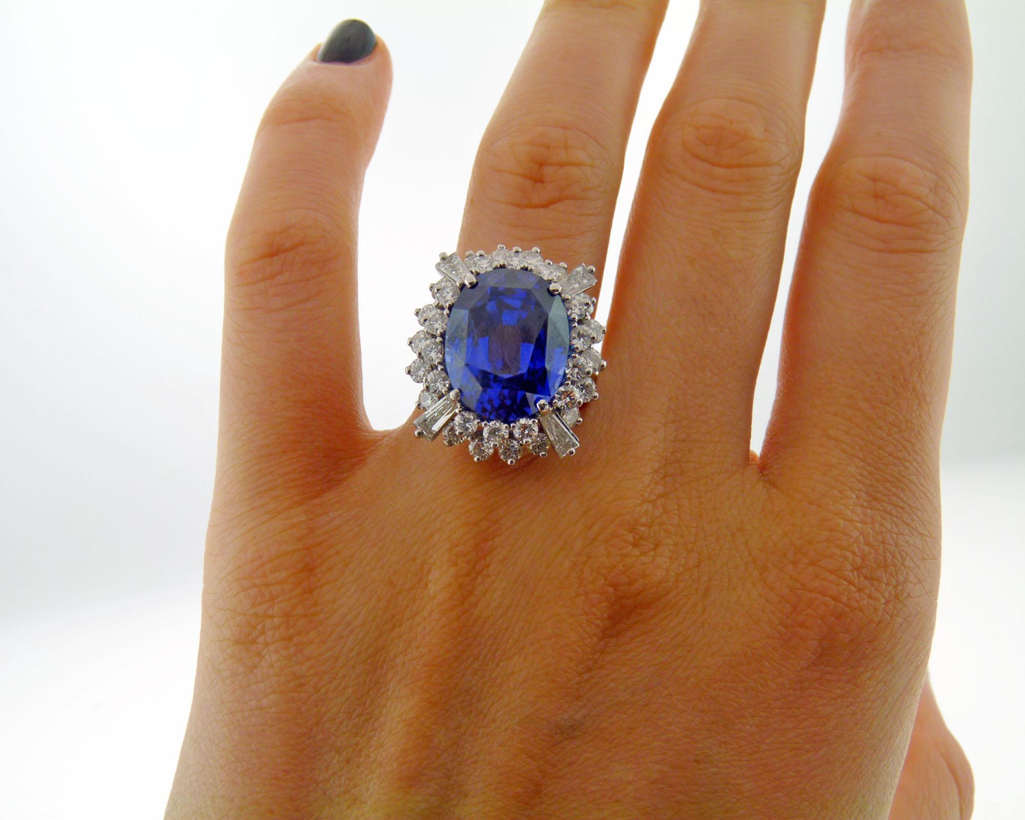 Spectra Fine Jewelry Certified 19.28 Carat Ceylon Sapphire Diamond Ring In New Condition For Sale In New York, NY
