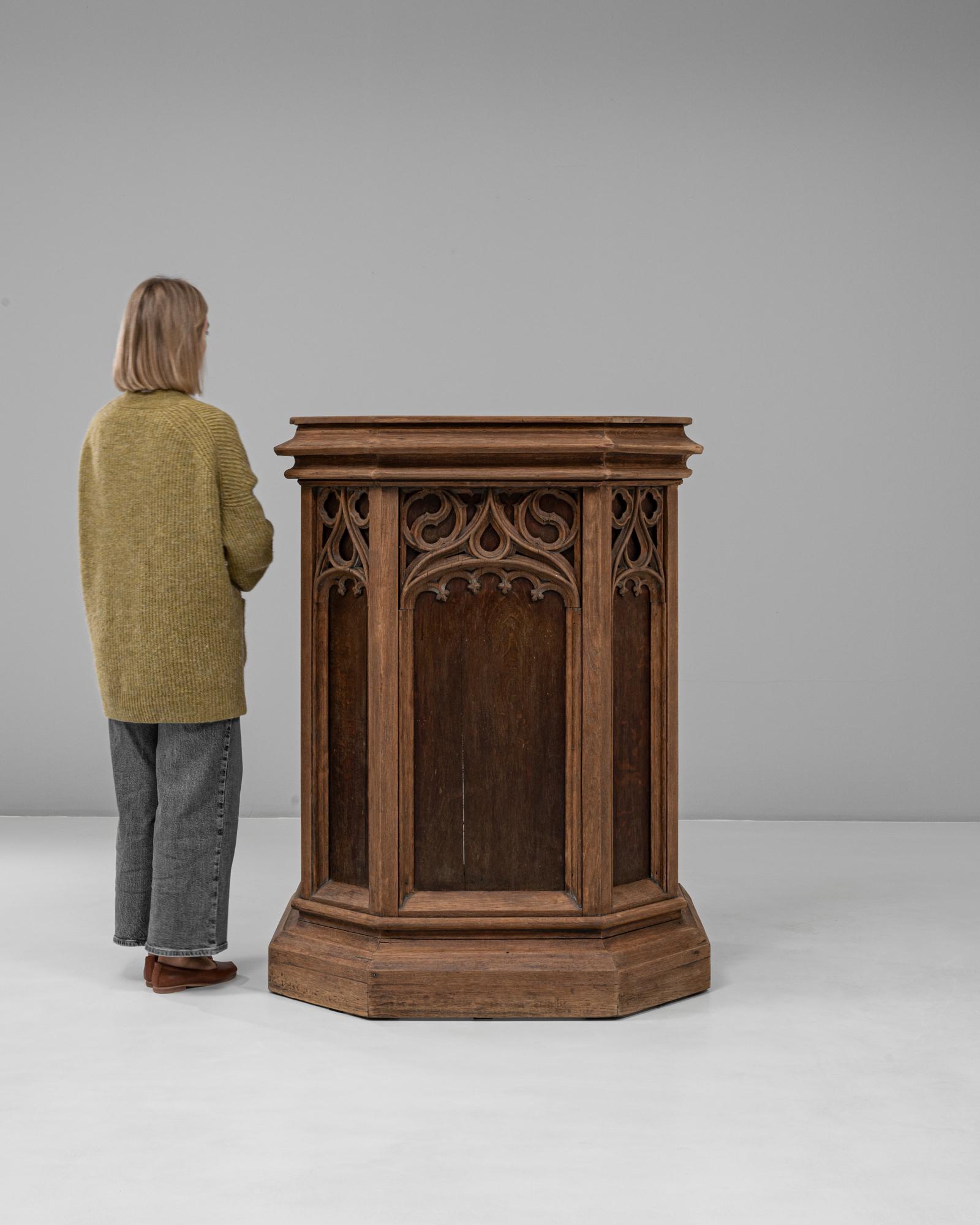 Néo-gothique Chaire en bois néo-gothique française de 1928 en vente