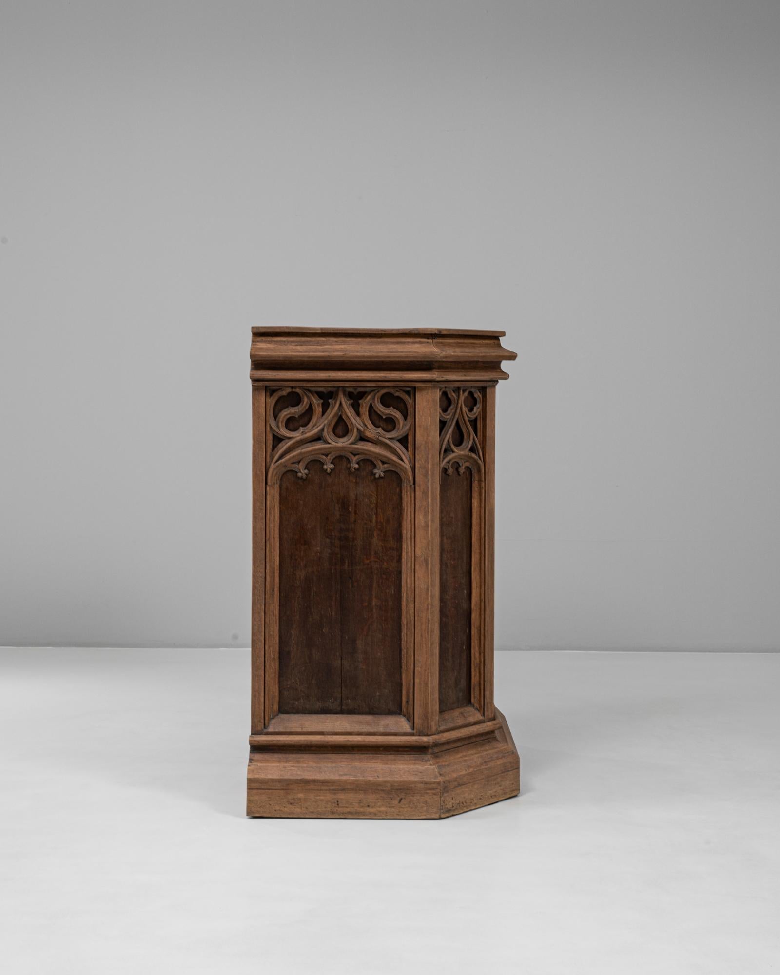 Français Chaire en bois néo-gothique française de 1928 en vente