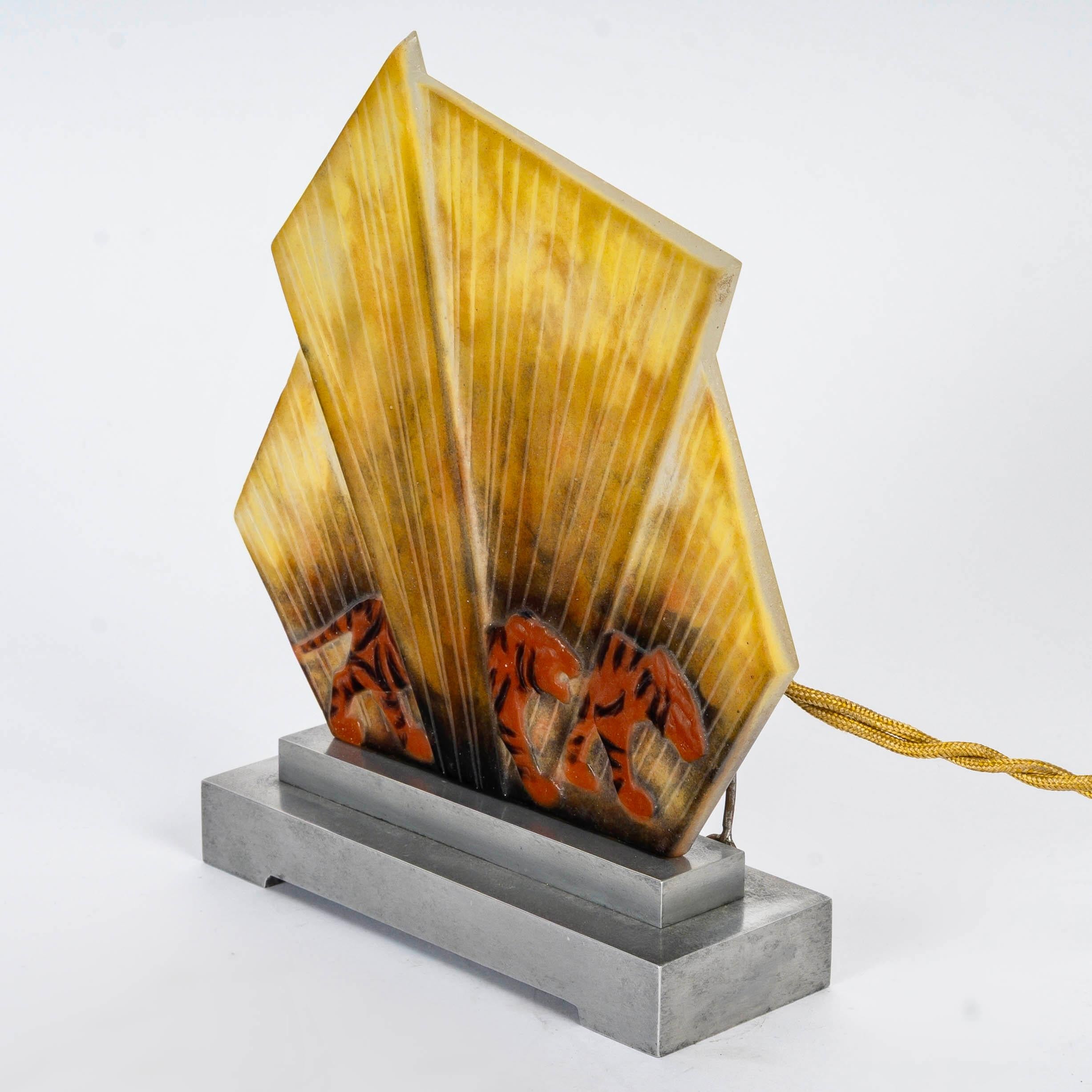 Art déco 1928 ROUSSEAU - Lampe veilleuse Art Déco Verre Pate Verre Tigre en vente