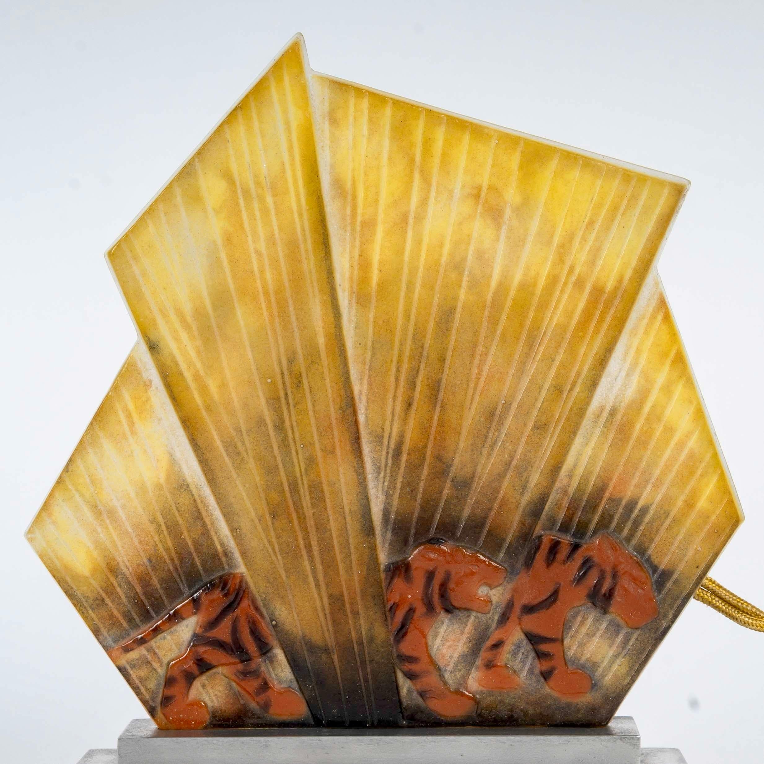 1928 ROUSSEAU - Lampe veilleuse Art Déco Verre Pate Verre Tigre Bon état - En vente à Boulogne Billancourt, FR