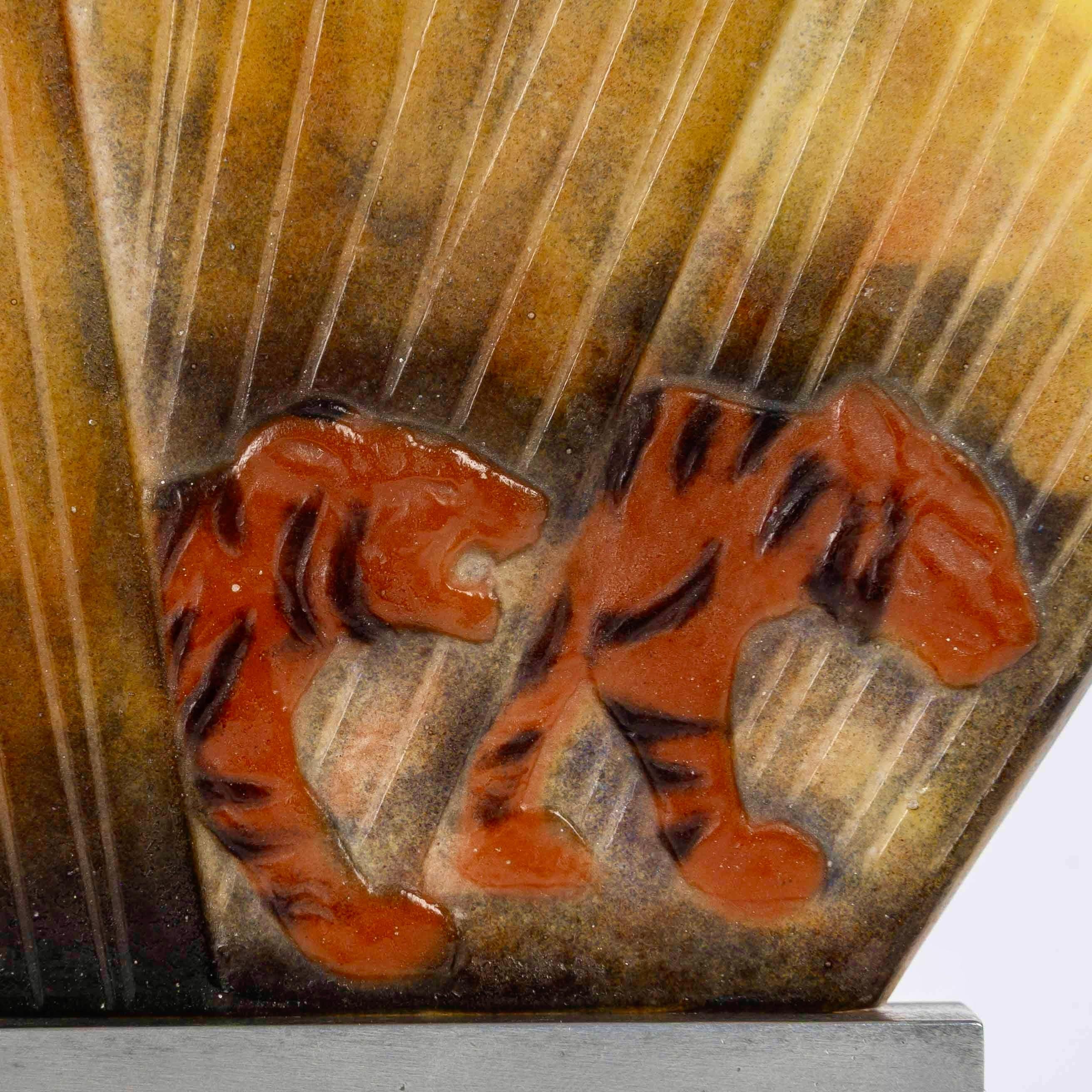 Début du 20ème siècle 1928 ROUSSEAU - Lampe veilleuse Art Déco Verre Pate Verre Tigre en vente