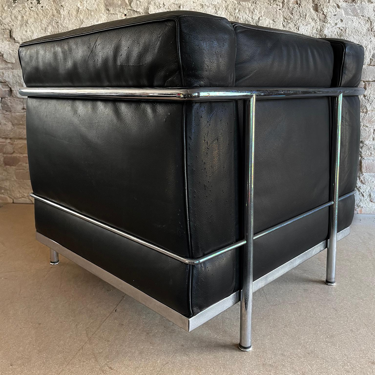1928, Le Corbusier, LC2 Easy Chair aus schwarzem Leder von Cassina 1