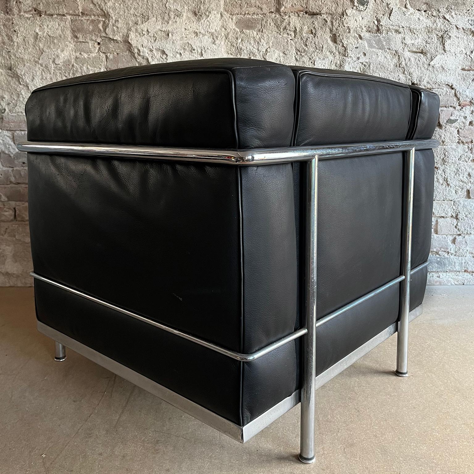 1928, Le Corbusier, LC2 Easy Chair aus schwarzem Leder von Cassina 8