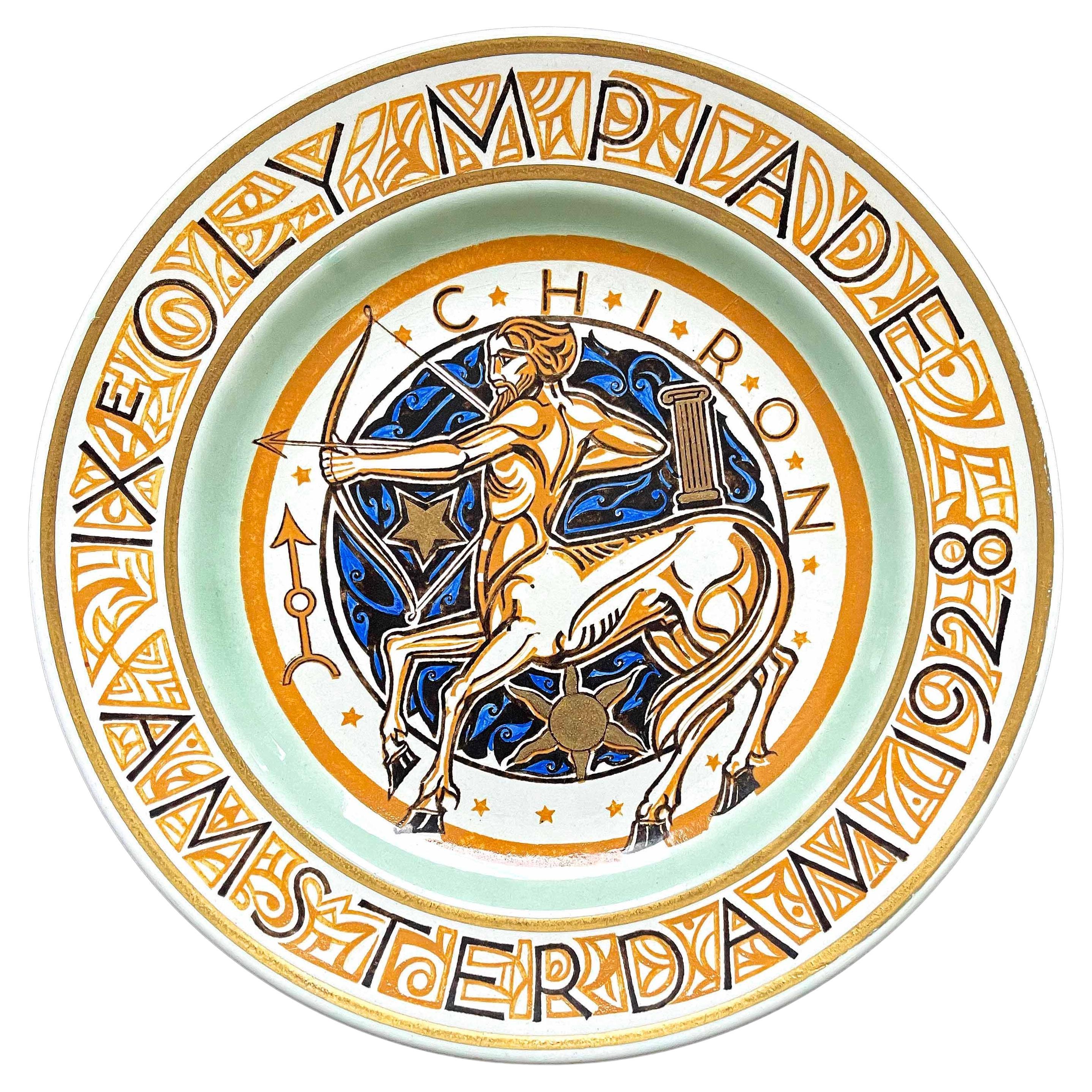 "Olympische Spiele 1928, " Seltener, handgemalter Teller mit Chiron als Archer by Sphinx im Angebot