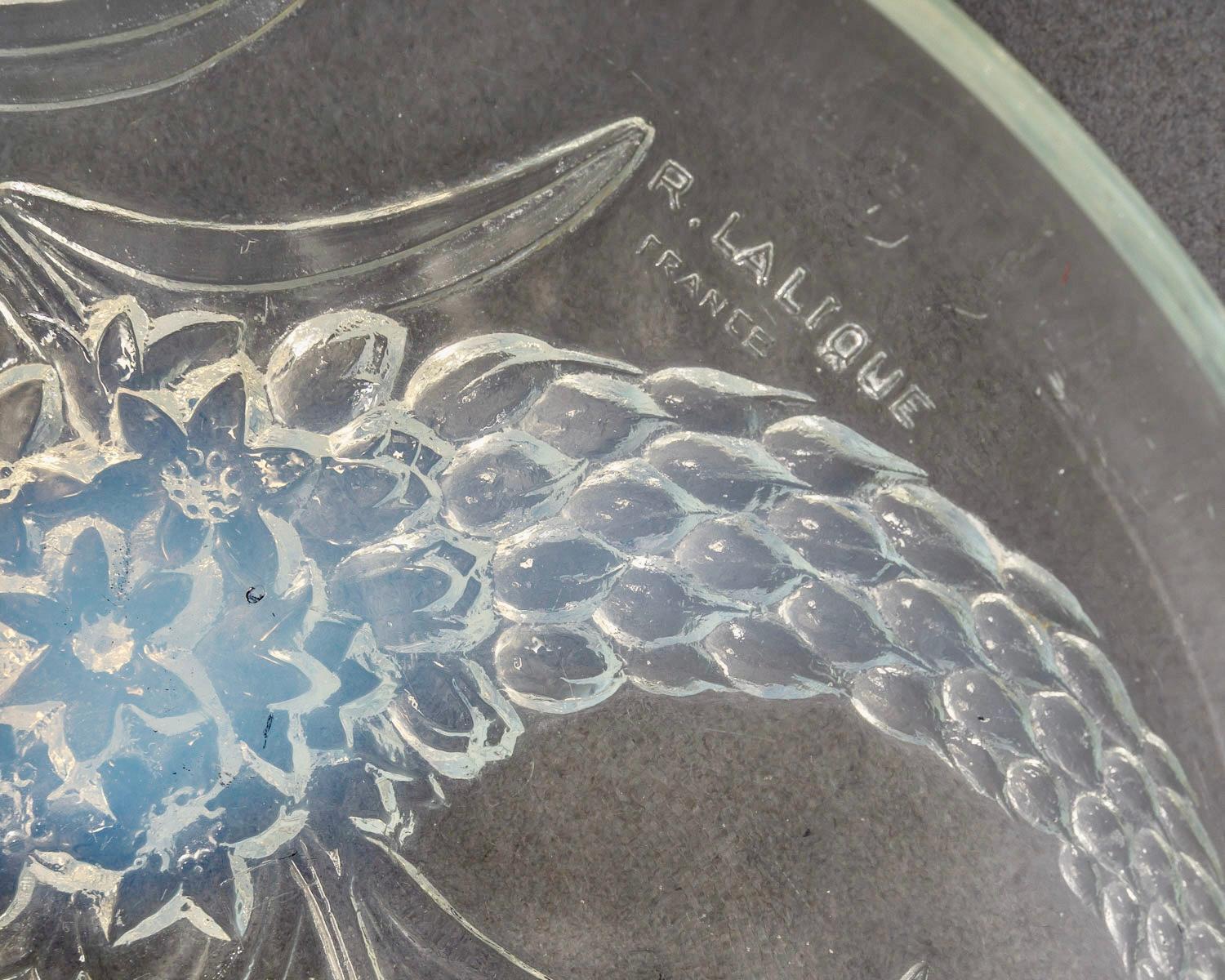 1928 René Lalique Art Deco Bol Plat Veronique Verre Opalescent Fleurs Bon état à Boulogne Billancourt, FR