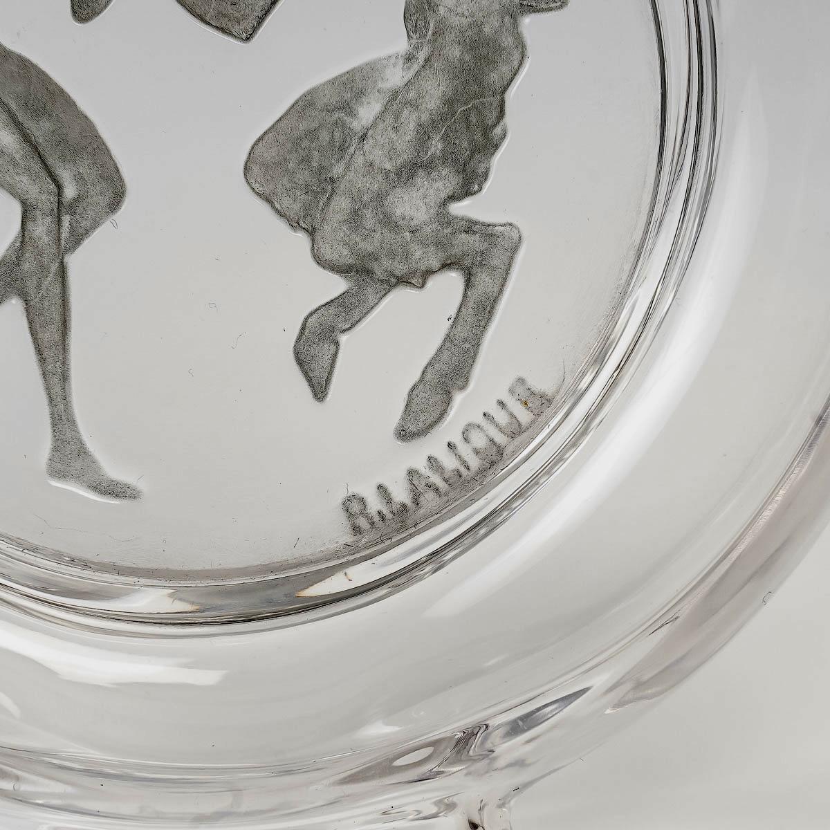 1928 Rene Lalique Baiser du Faune Parfümflasche für Molinard Glas Grau Patina (Französisch) im Angebot