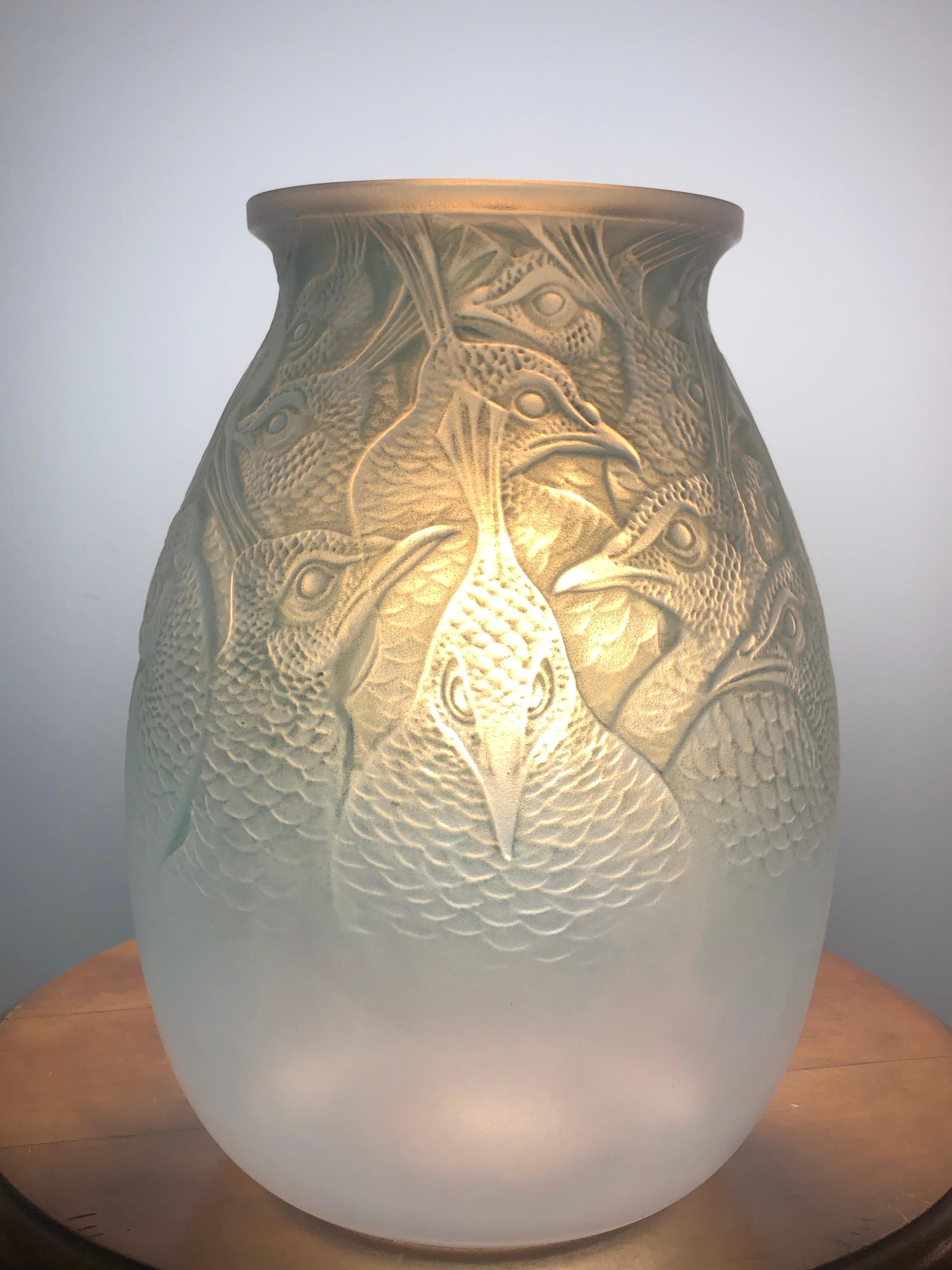 1928 Rene Lalique Borromee Vase in Double Cased Opalescent Glass Stain Peacocks In Good Condition In Boulogne Billancourt, FR