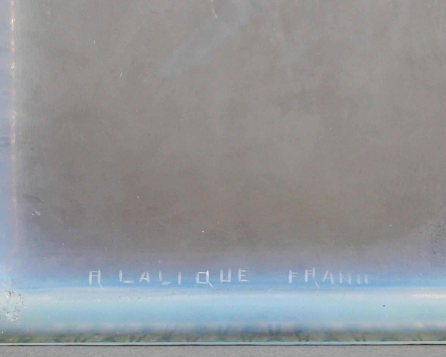 1928 René Lalique Schachtel Sultane Opaleszierendes Glas mit blauer Patina im Zustand „Gut“ im Angebot in Boulogne Billancourt, FR