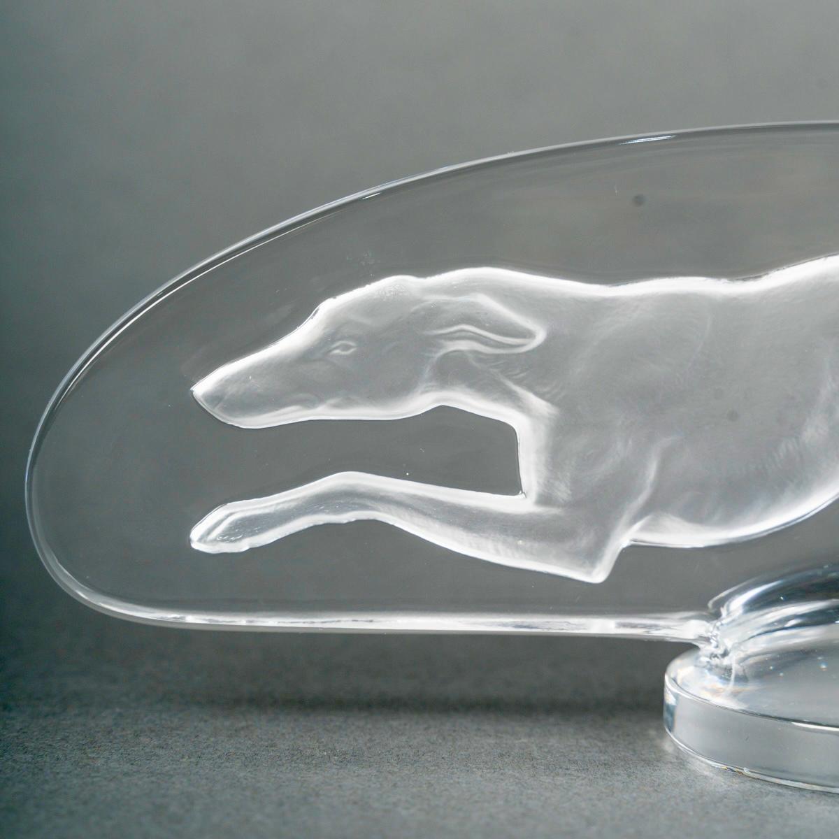 1928 René Lalique Coche Mascota Adorno Capucha Levrier Galgo Vidrio Art Decó en venta