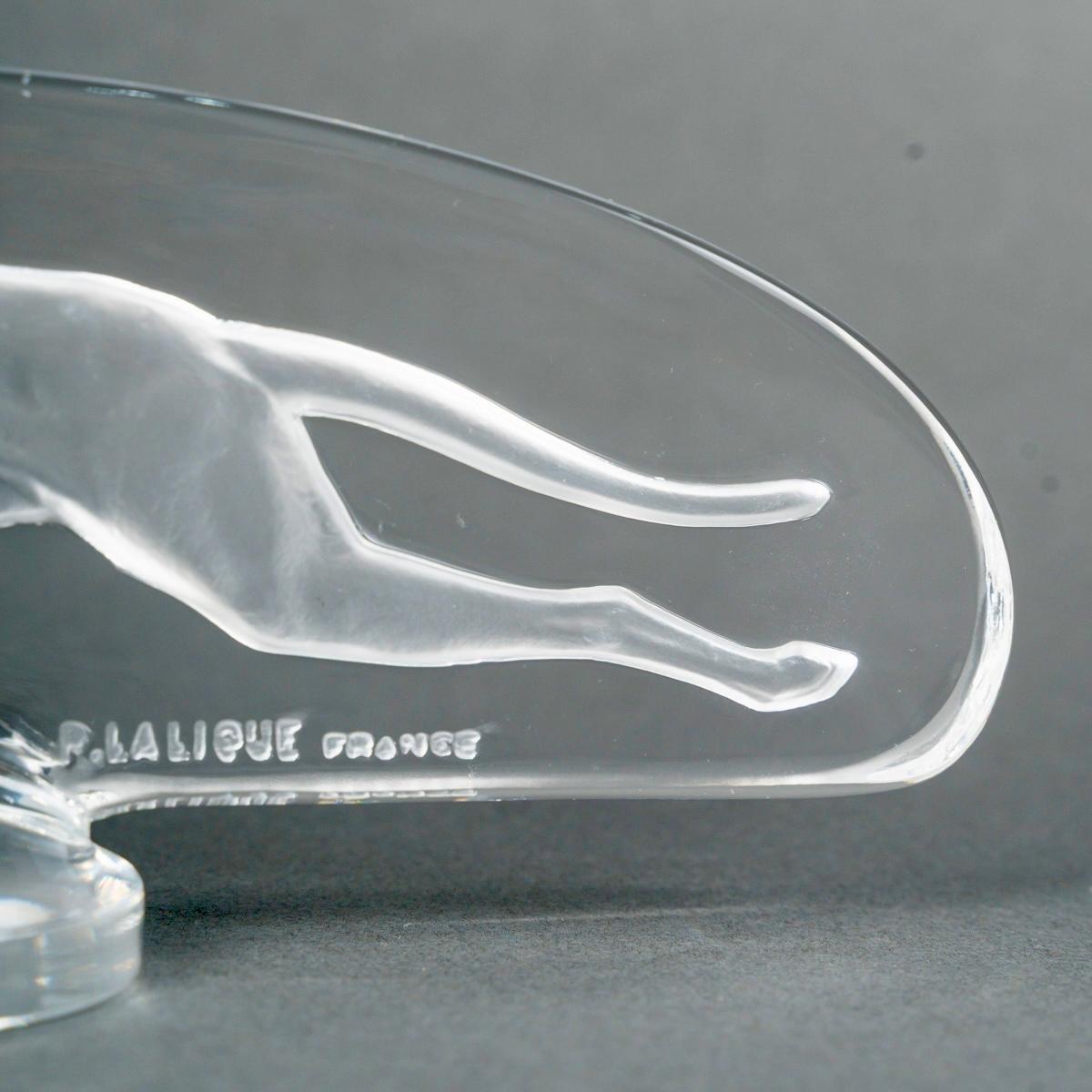 1928 René Lalique Coche Mascota Adorno Capucha Levrier Galgo Vidrio Moldeado en venta