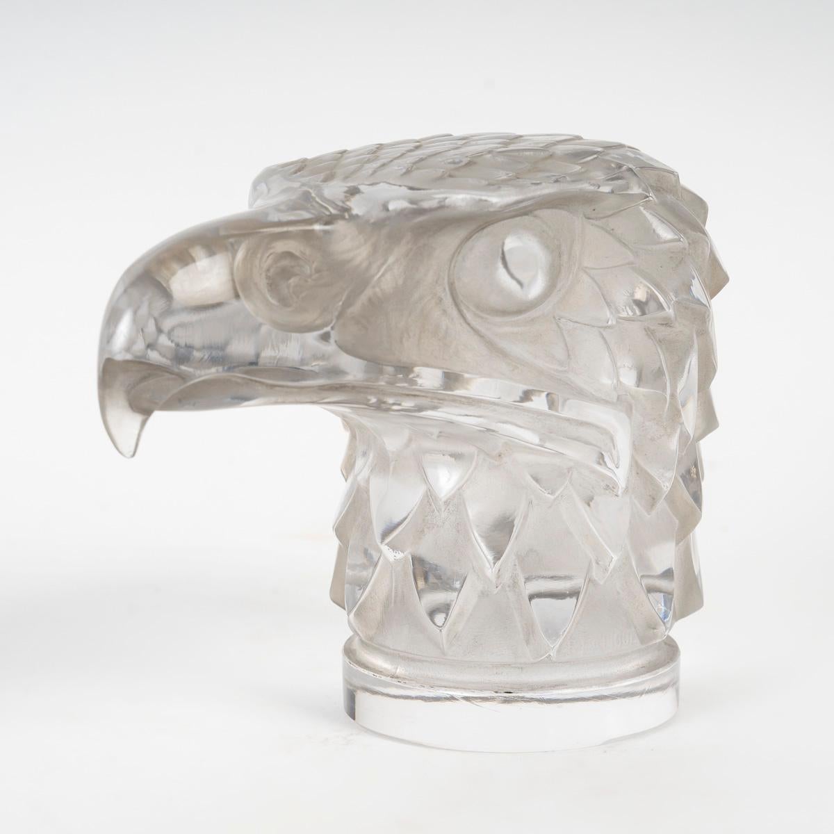 Francese 1928 René Lalique: ornamento per il cappuccio della mascotte dell'auto Tete d'Aigle in vetro, testa d'aquila
