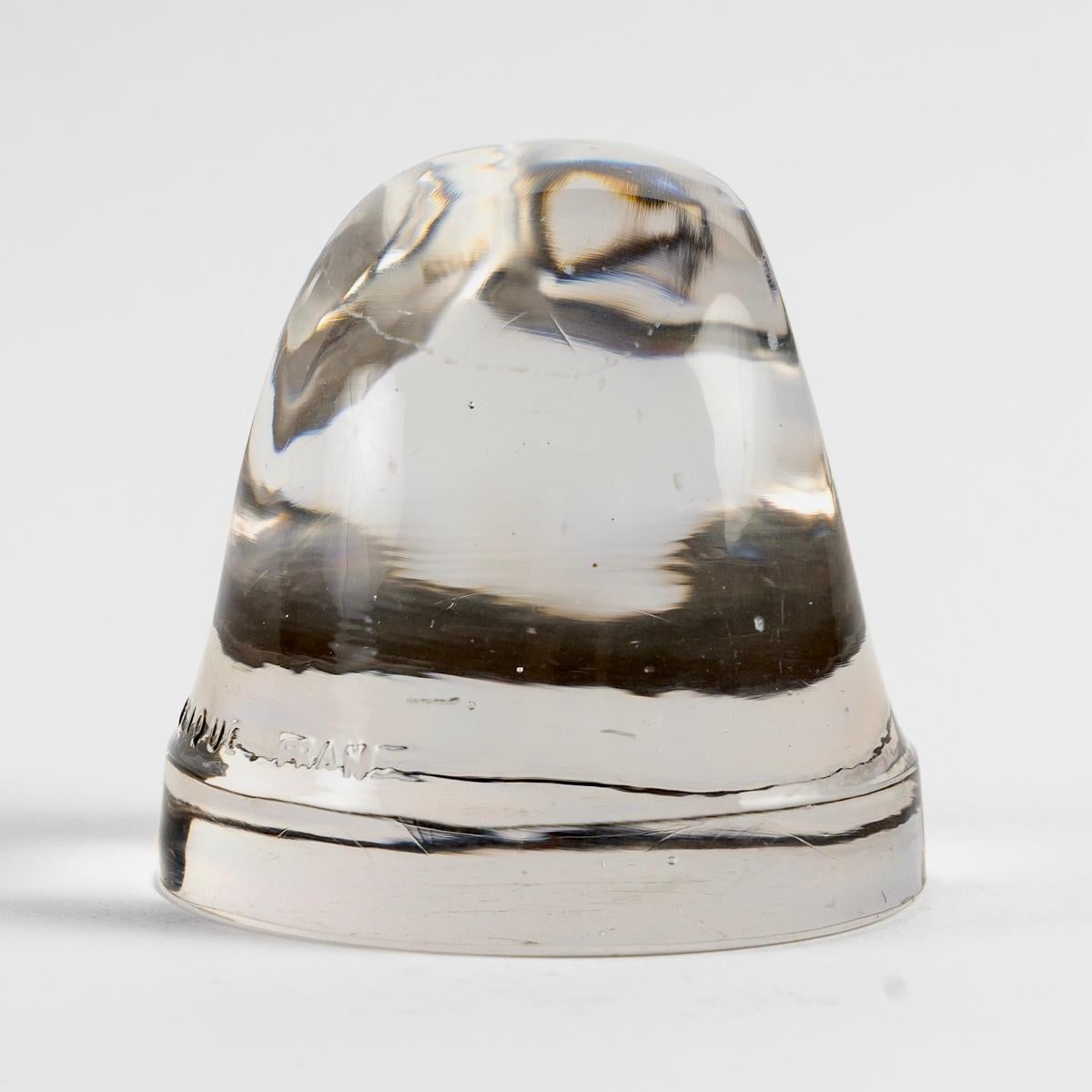 1928 René Lalique Adorno de capucha de mascota de coche Tete D'Epervier Halcón de cristal Moldeado en venta
