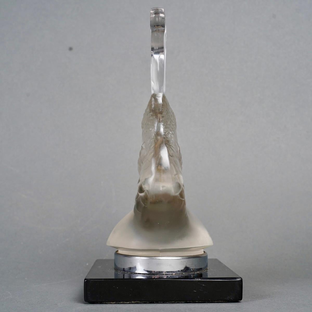 Molded 1928 René Lalique - Car Mascot Paon Peacock Head Glass