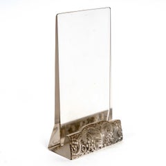 1928 René Lalique Porte-Menu Verre Faune à Patine Grise