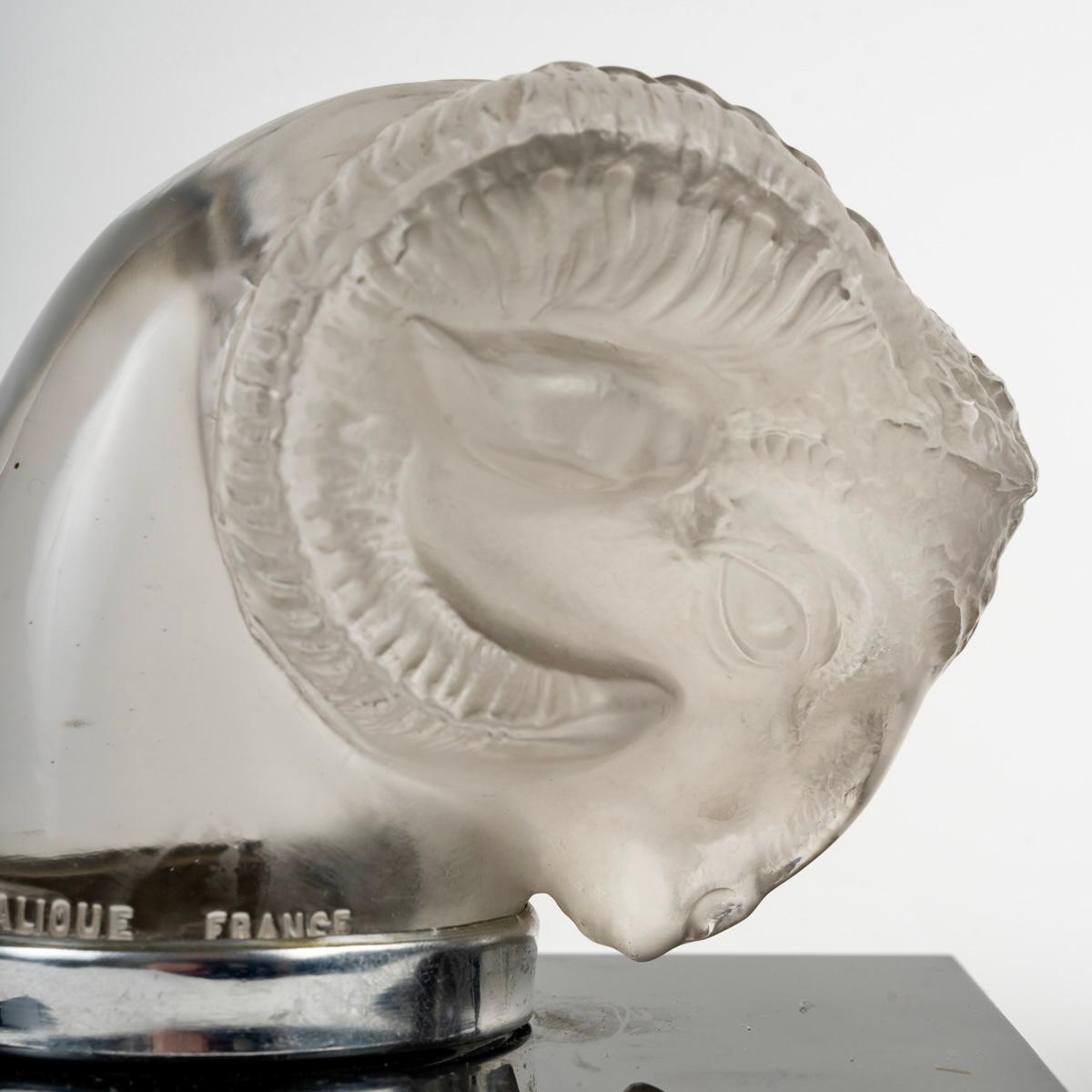 Art déco 1928 René Lalique - Paire de serre-livres Car Mascots Tete De Belier Verre en vente