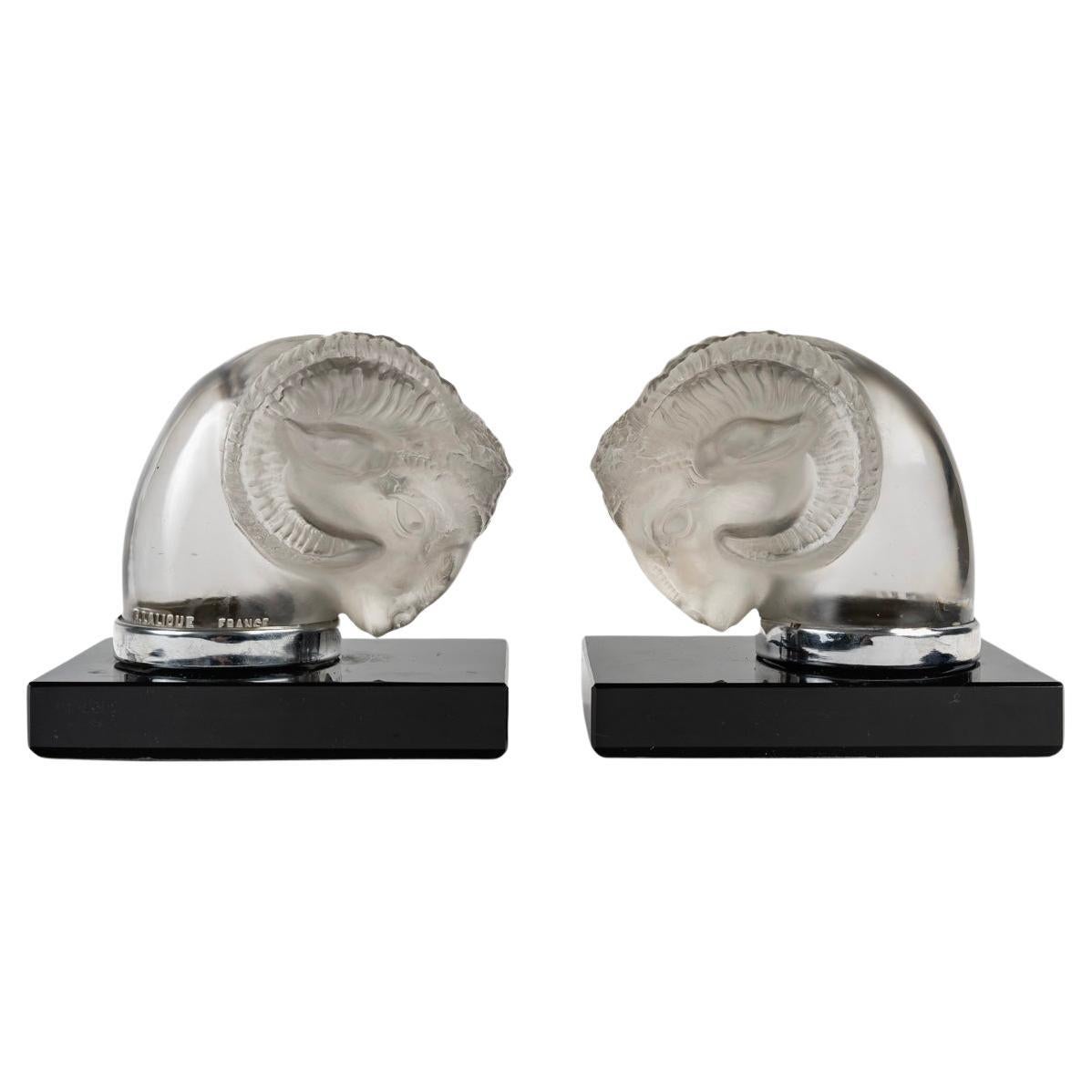 1928 René Lalique - Paire de serre-livres Car Mascots Tete De Belier Verre en vente